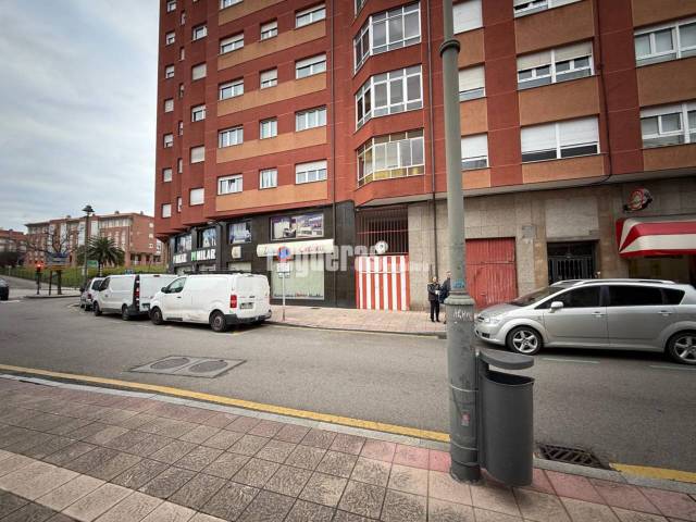 Garaje en Venta en Ramón y Cajal en El Carbayedo - El Quirinal