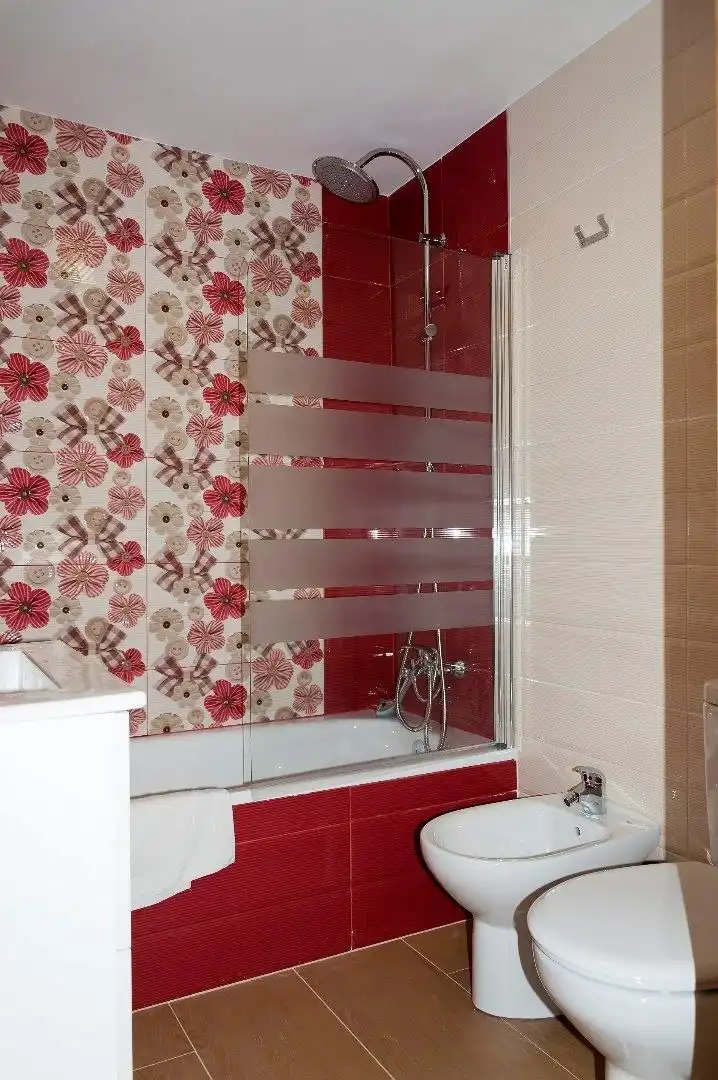 Baño de Casa adosada de alquiler en Almuñécar con Aire acondicionado, Calefacción y Terraza