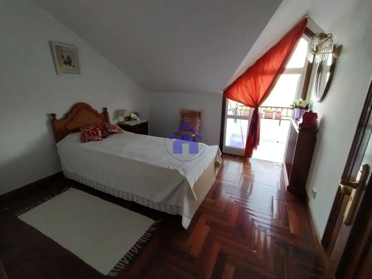 Dormitori de Àtic en venda en Vigo  amb Calefacció, Parquet i Terrassa