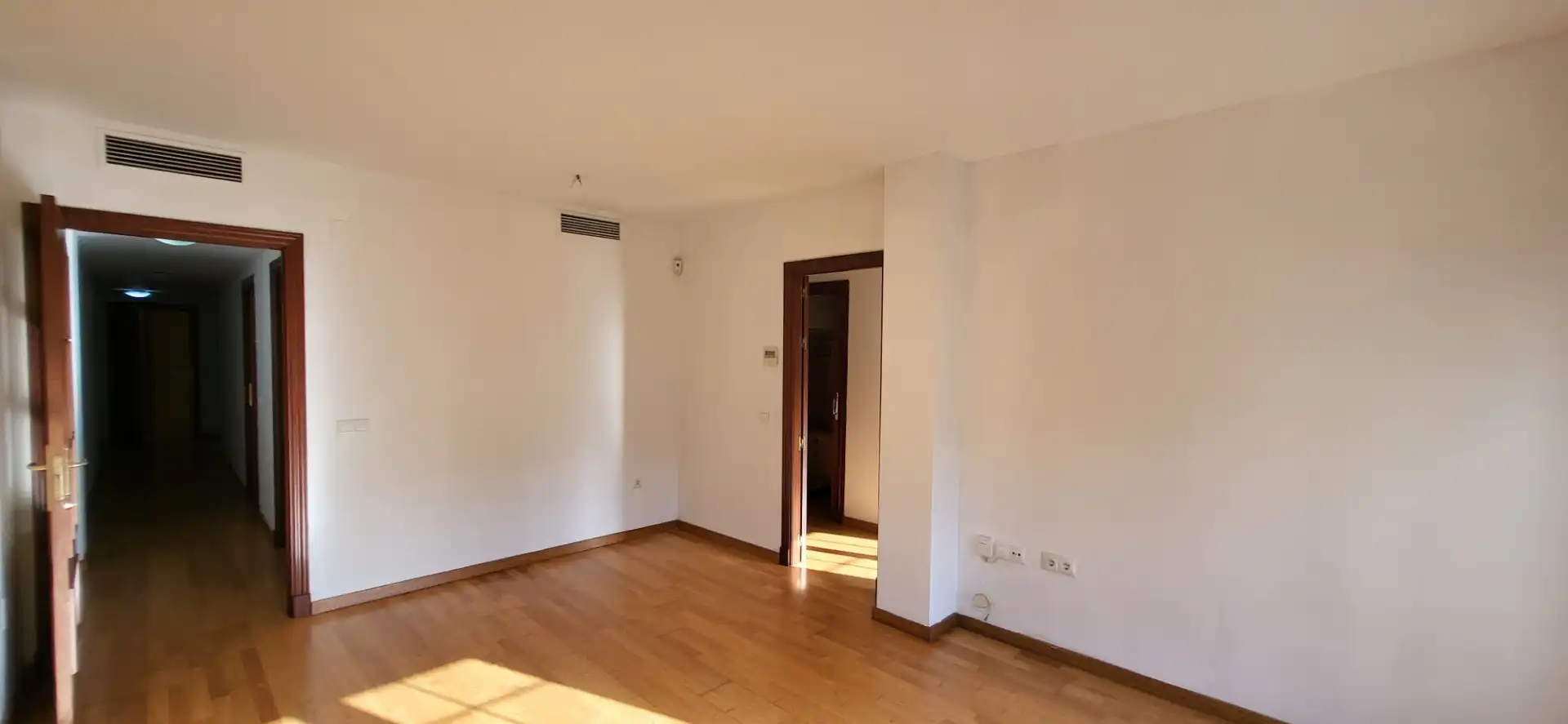 Schlafzimmer von Wohnung zur Miete in Málaga mit Klimaanlage, Heizung und Parkett
