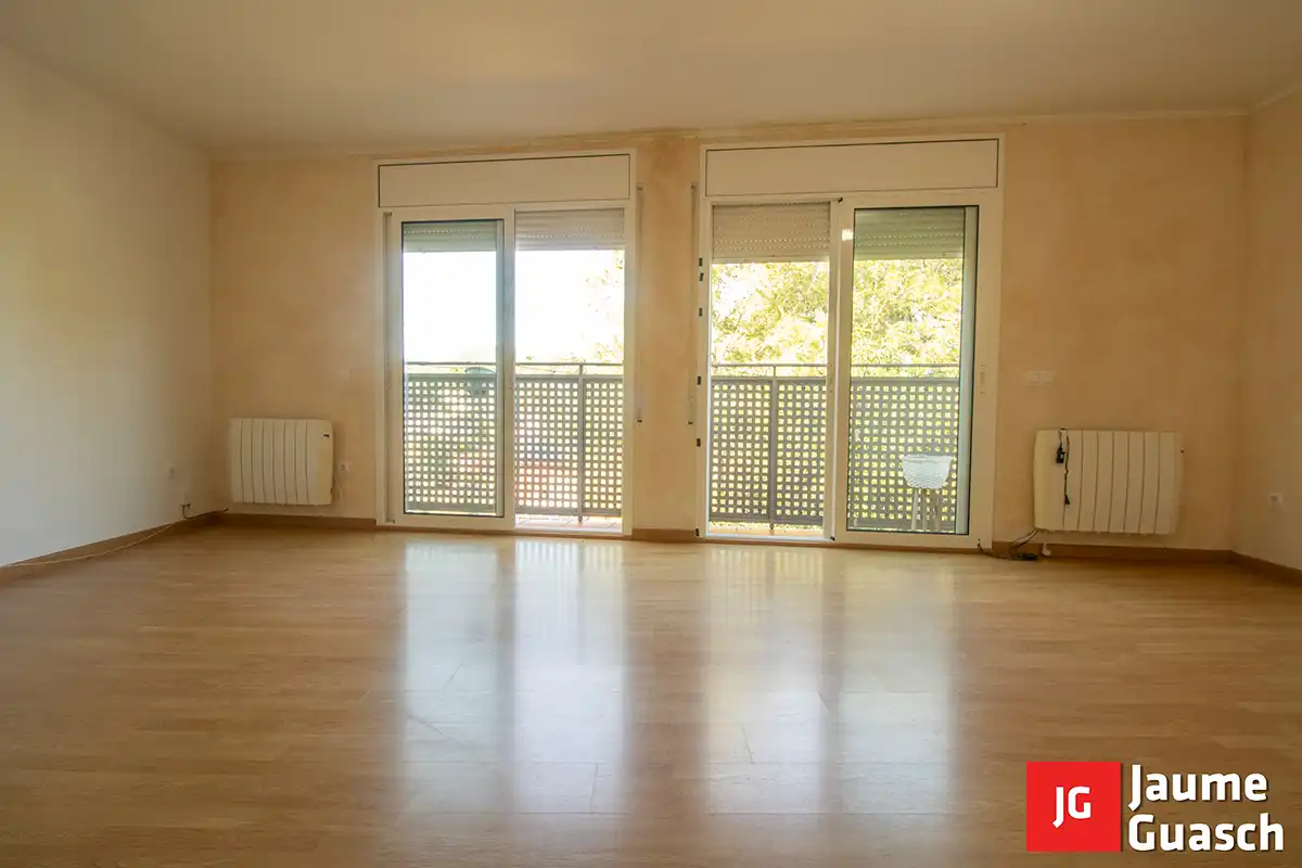 Sala d'estar de Casa adosada en venda en La Pobla de Montornès   amb Calefacció, Parquet i Traster