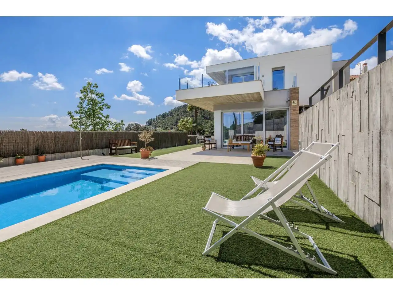 Piscina de Casa o xalet en venda en Matadepera amb Aire condicionat, Calefacció i Jardí privat