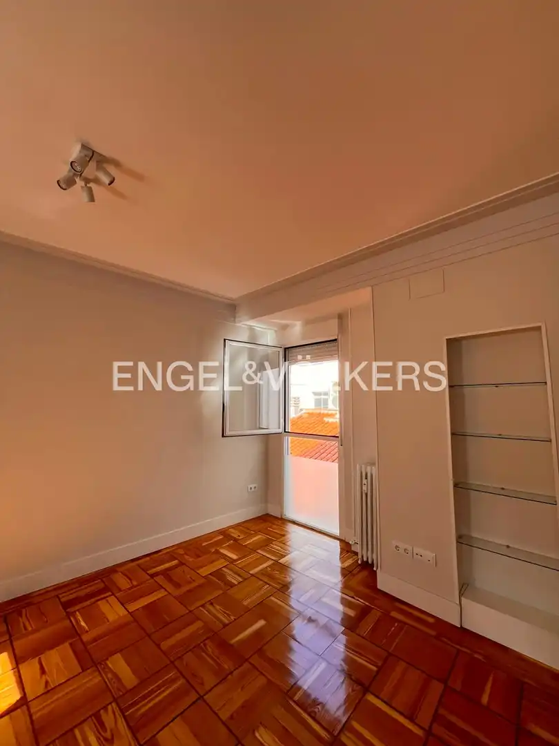 Balcony of Flat for rent in Madrid  with Air Conditioner and Heating