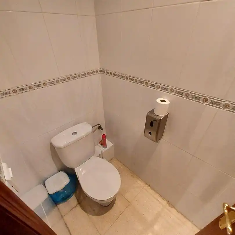 Badezimmer von Büro zum Verkauf in Abadiño  mit Heizung und Möbliert