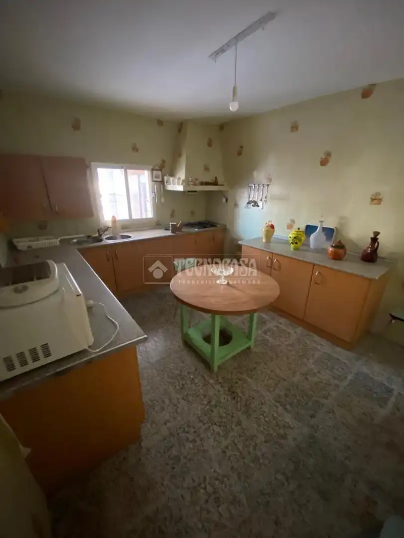 Cuina de Casa adosada en venda en Esparragalejo amb Calefacció