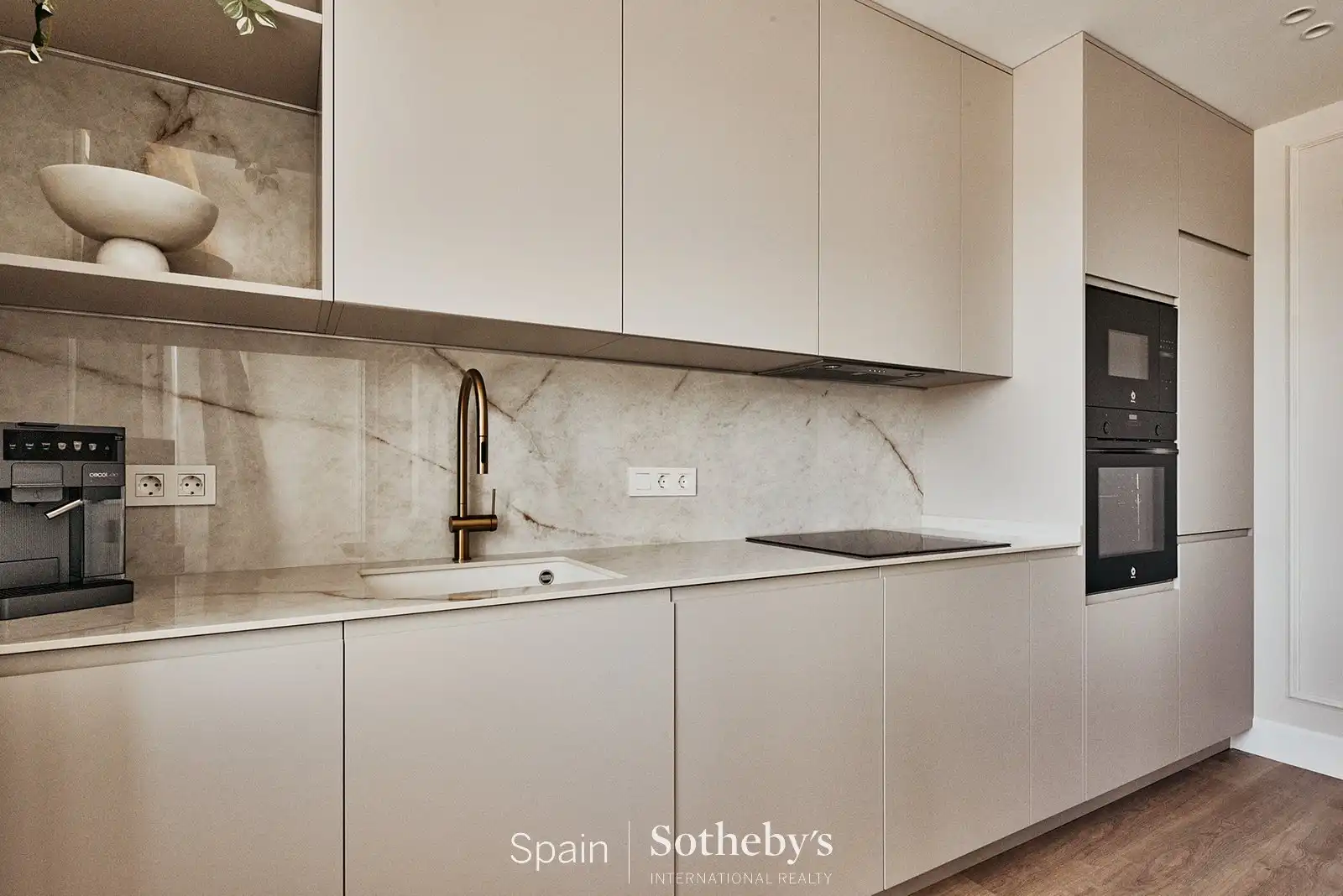 Cuina de Apartament en venda en Madrid amb Aire condicionat i Terrassa