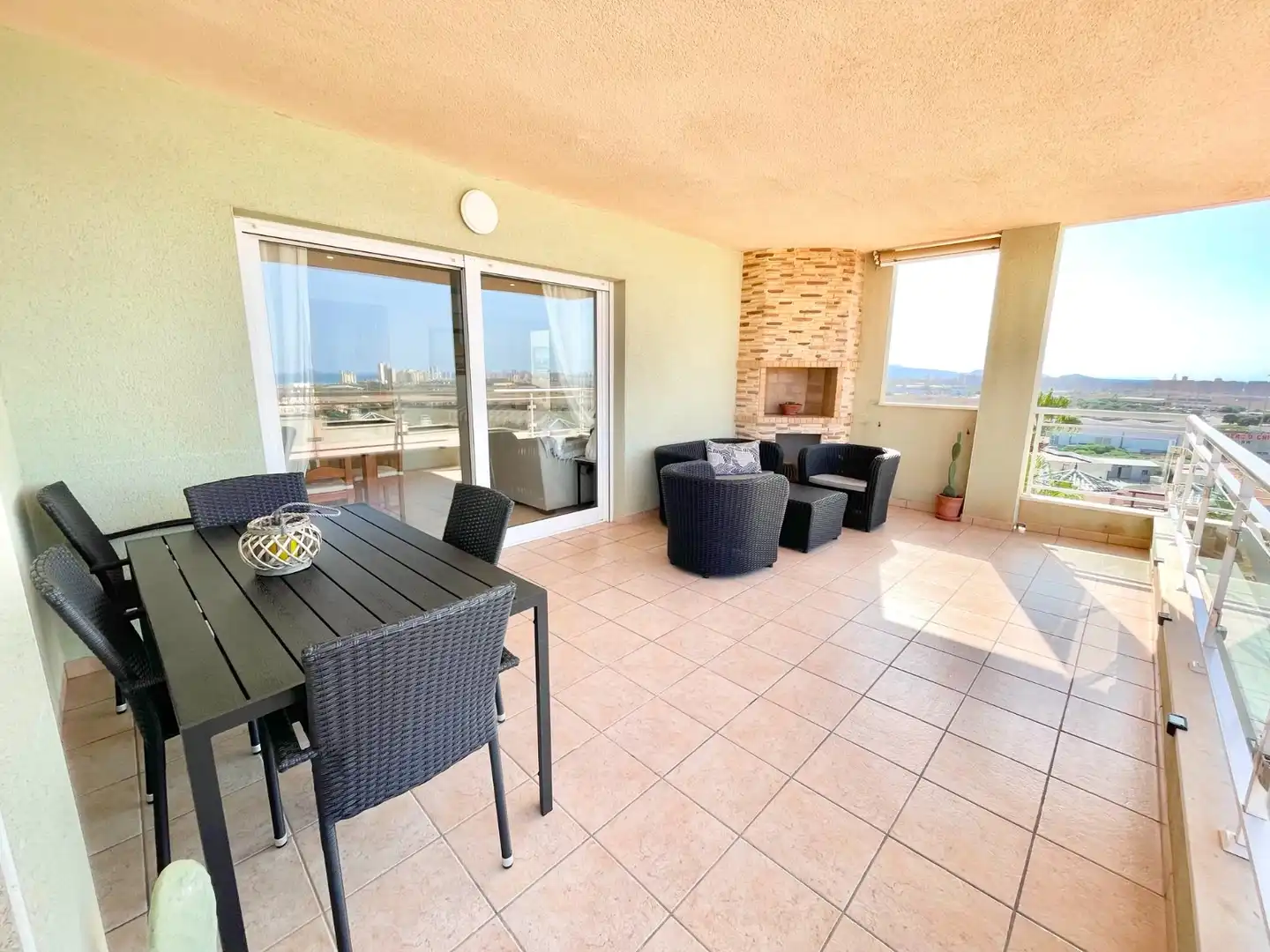 Terrassa de Apartament de lloguer en Cartagena amb Aire condicionat, Piscina i Moblat