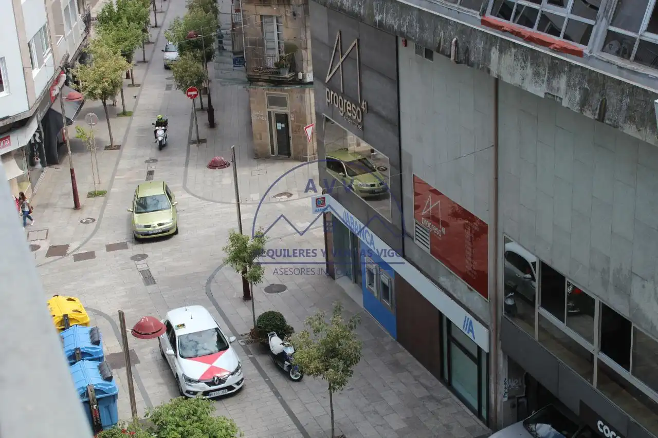 Außenansicht von Wohnungen zur Miete in Vigo  mit Klimaanlage, Heizung und Parkett