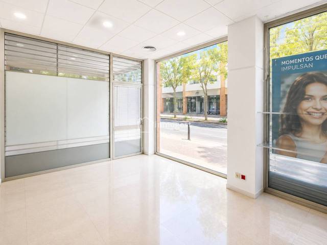 Local comercial en Alquiler en Calle SANTA EUGENIA en Santa Eugènia