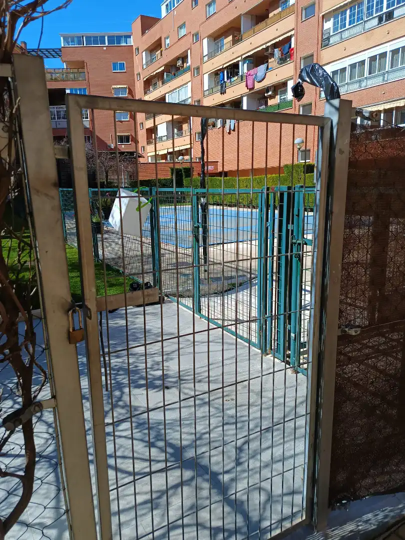 Piscina de Dúplex en venda en Parla amb Calefacció, Jardí privat i Parquet