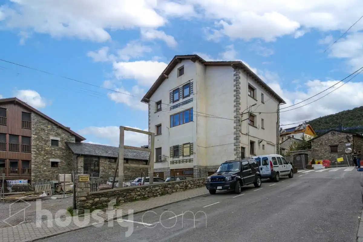 Exterior view of Flat for sale in Alp  with Air Conditioner, Heating and Terrace
