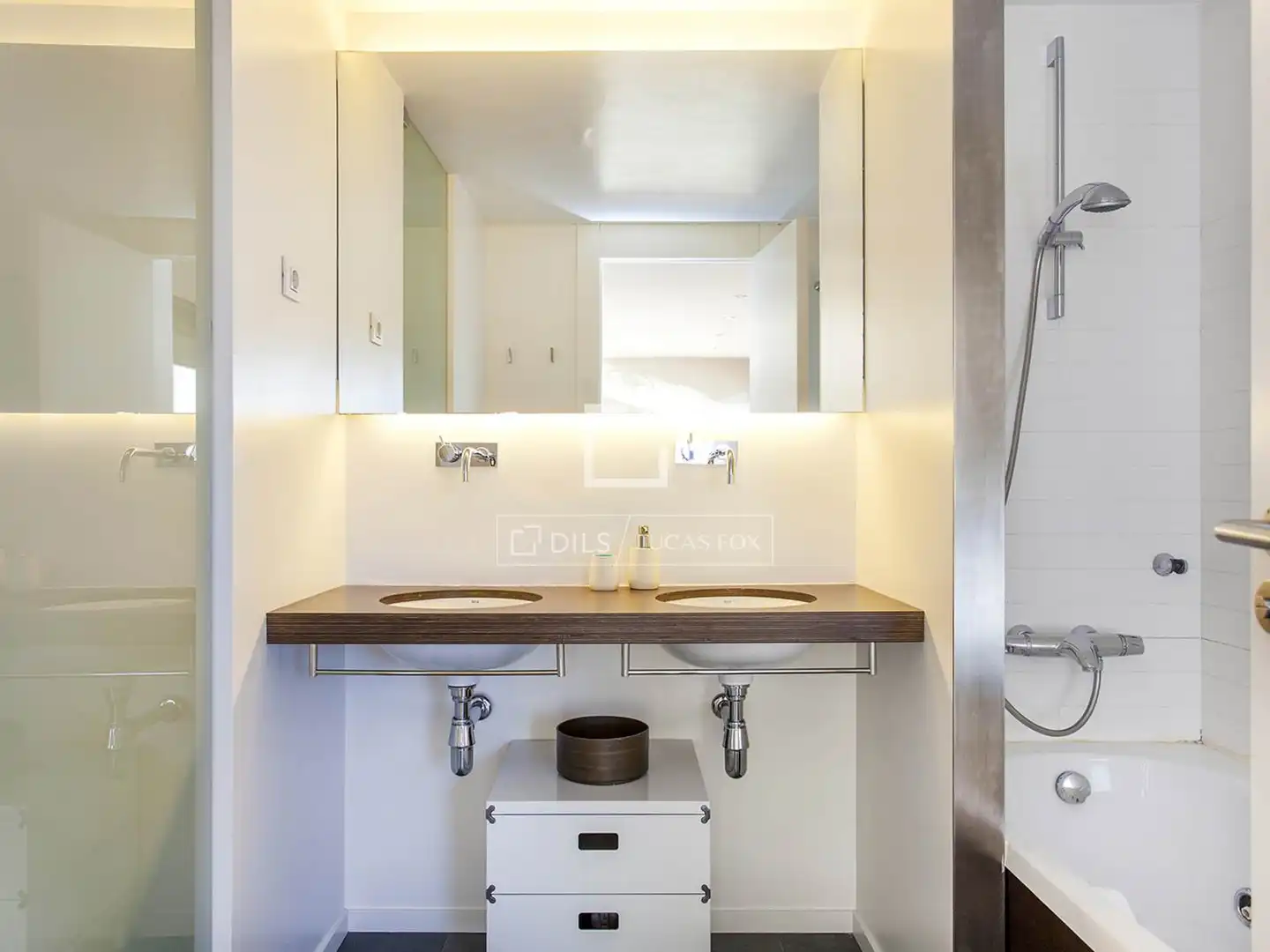 Bathroom of Attic for sale in Barcelona  with Air Conditioner, Parquet flooring and Terrace