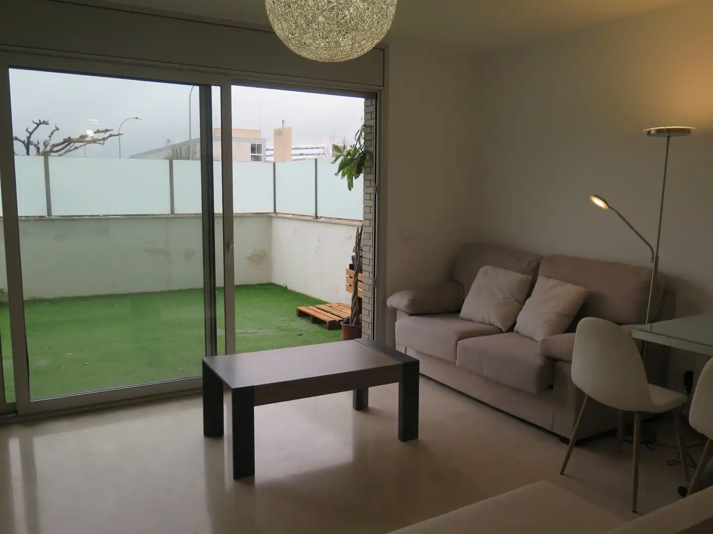 Sala d'estar de Planta baixa de lloguer en Girona amb Aire condicionat, Calefacció i Terrassa