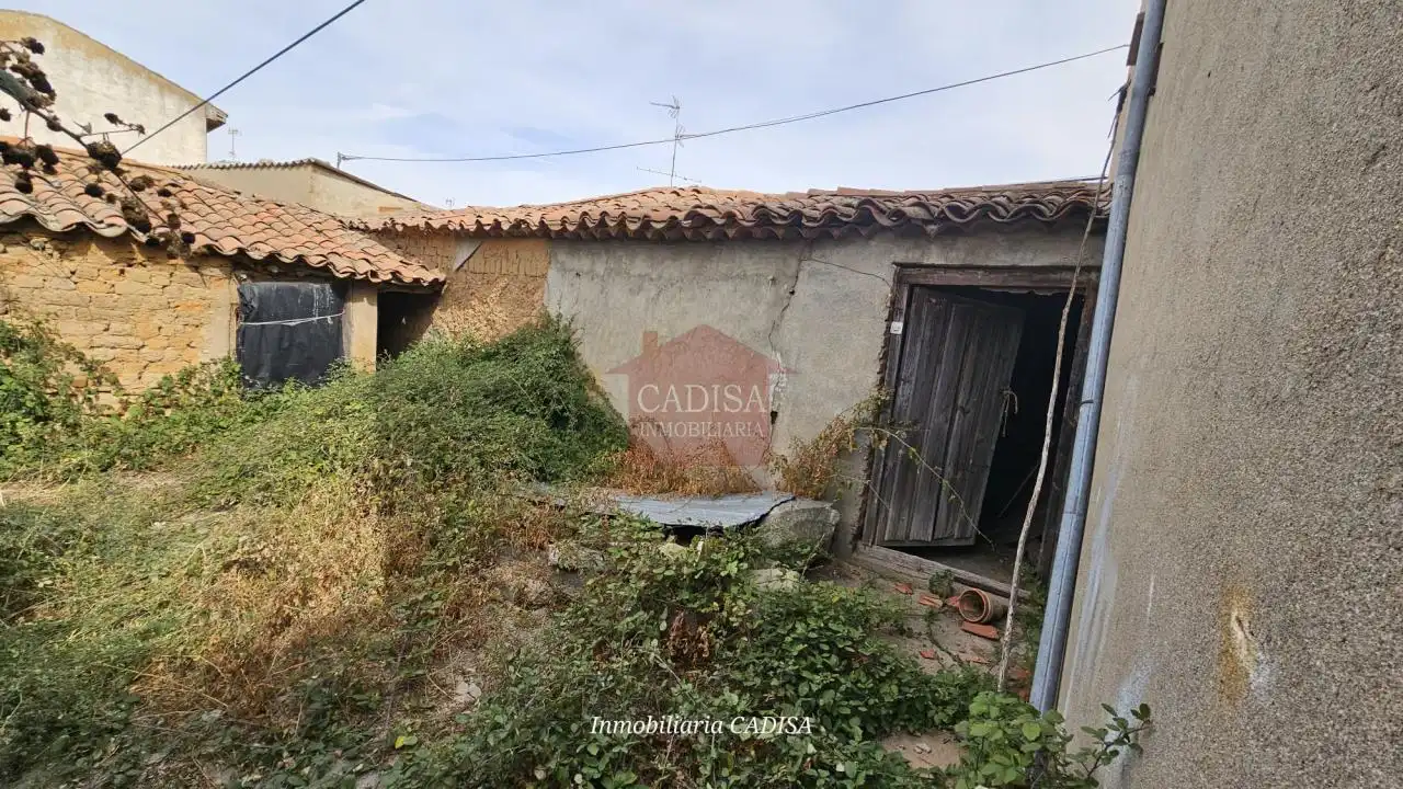 Casa o chalet en venta en Calvarrasa de Abajo con Jardín privado, Trastero y Amueblado