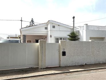 Chalet con piscina en venta en Calle Monte la Sagra 9
