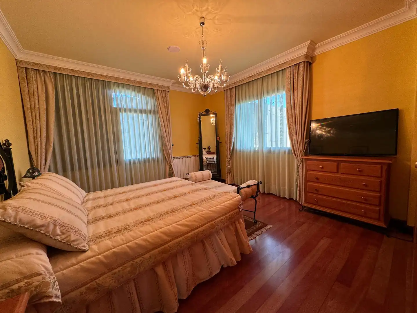 Bedroom of Houses for sale in Cacabelos  with Heating, Private garden and Parquet flooring