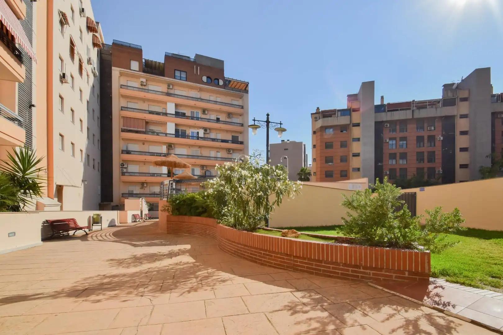 Vista exterior de Piso en venta en Granada con Aire acondicionado, Calefacción y Terraza
