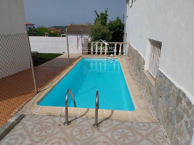 Casa adosada en Venta en ENRIC MORERA en La Franquesa - Oasis Park