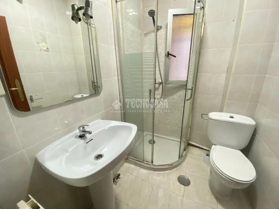 Baño de Piso en venta en Valladolid con Calefacción, Parquet y Terraza