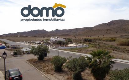 Vista exterior de Casa adosada en venda en Níjar amb Aire condicionat