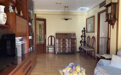 Living room of Flat for sale in  Zaragoza Capital  with Air Conditioner, Heating and Parquet flooring