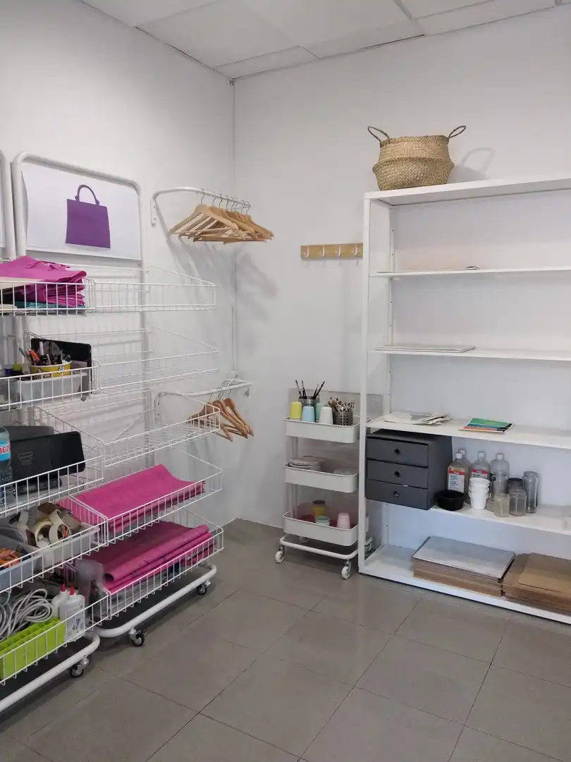 Habitación de Local en venta en Zaragoza con Aire acondicionado