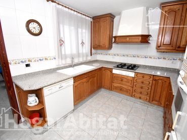 Appartamento con balcone in vendita a Avenida Francesc Tàrrega