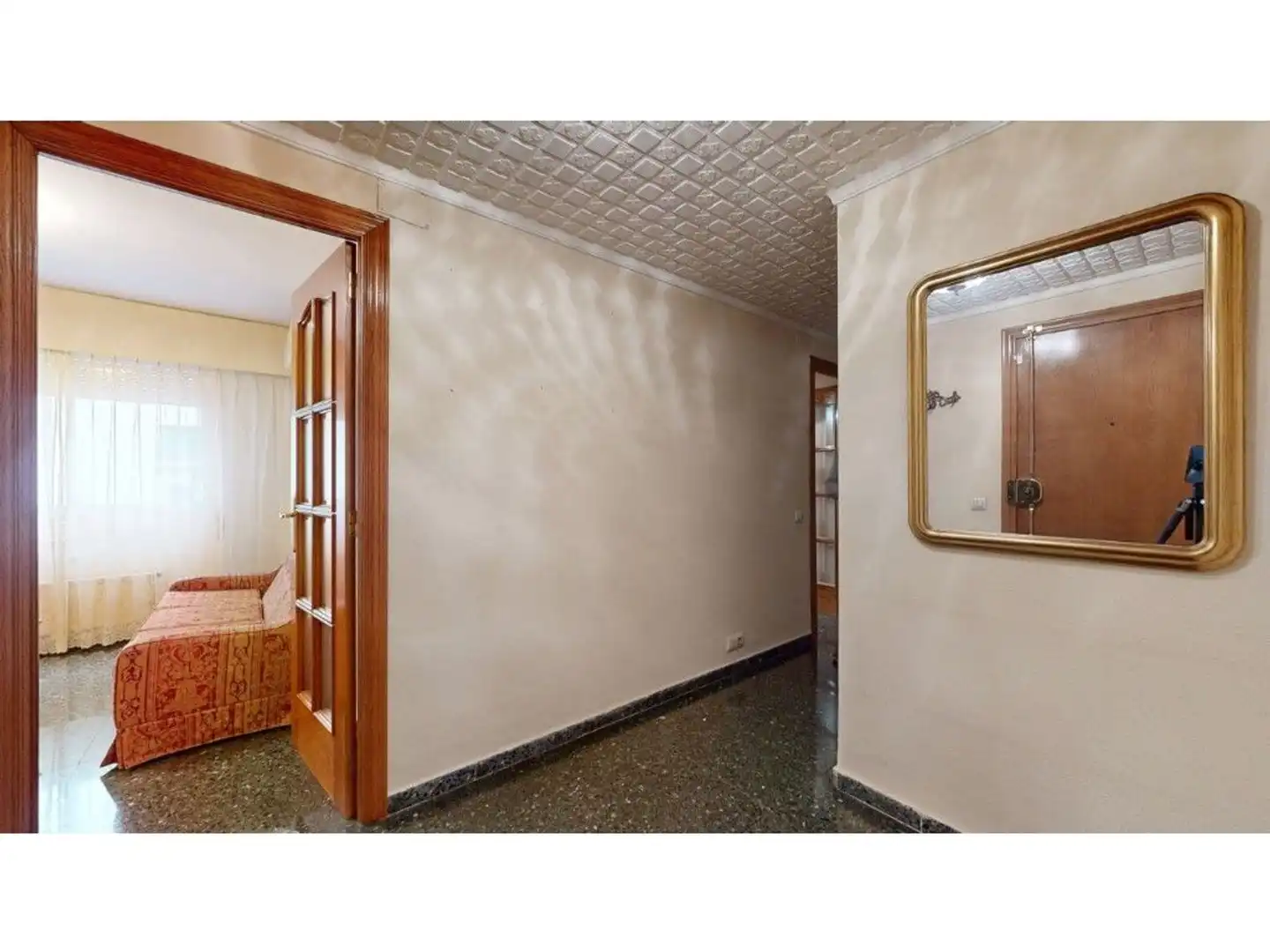 Wohnung zum Verkauf in Valencia mit Klimaanlage und Privatgarten
