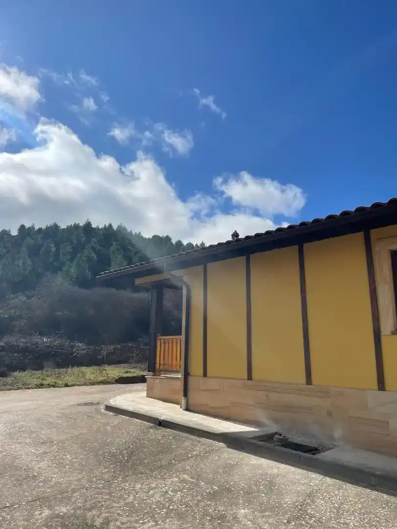 Vista exterior de Planta baja en venta en Huérmeces con Parquet y Amueblado
