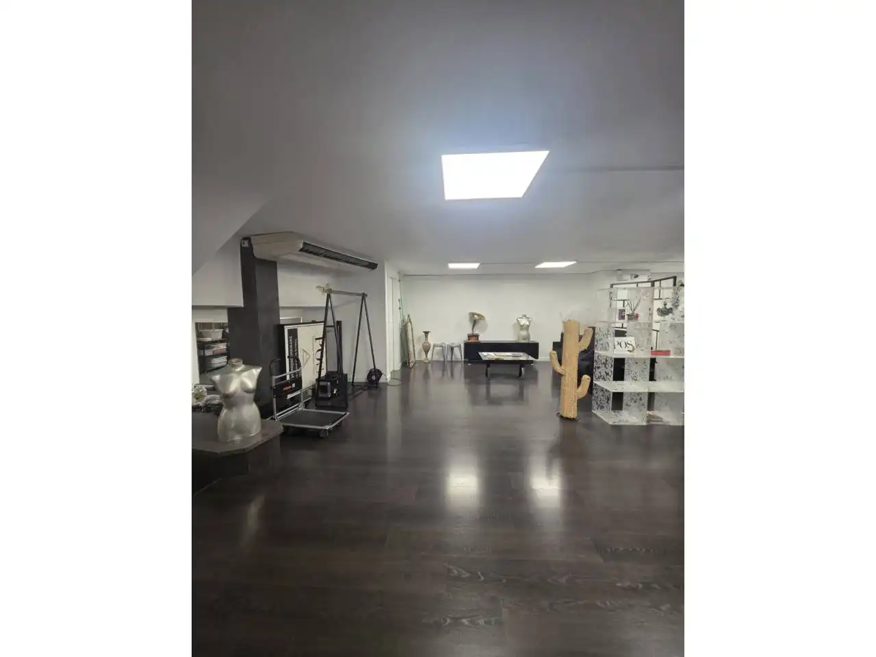 Commercial properties for rent in Manresa  with Air Conditioner and Alarm