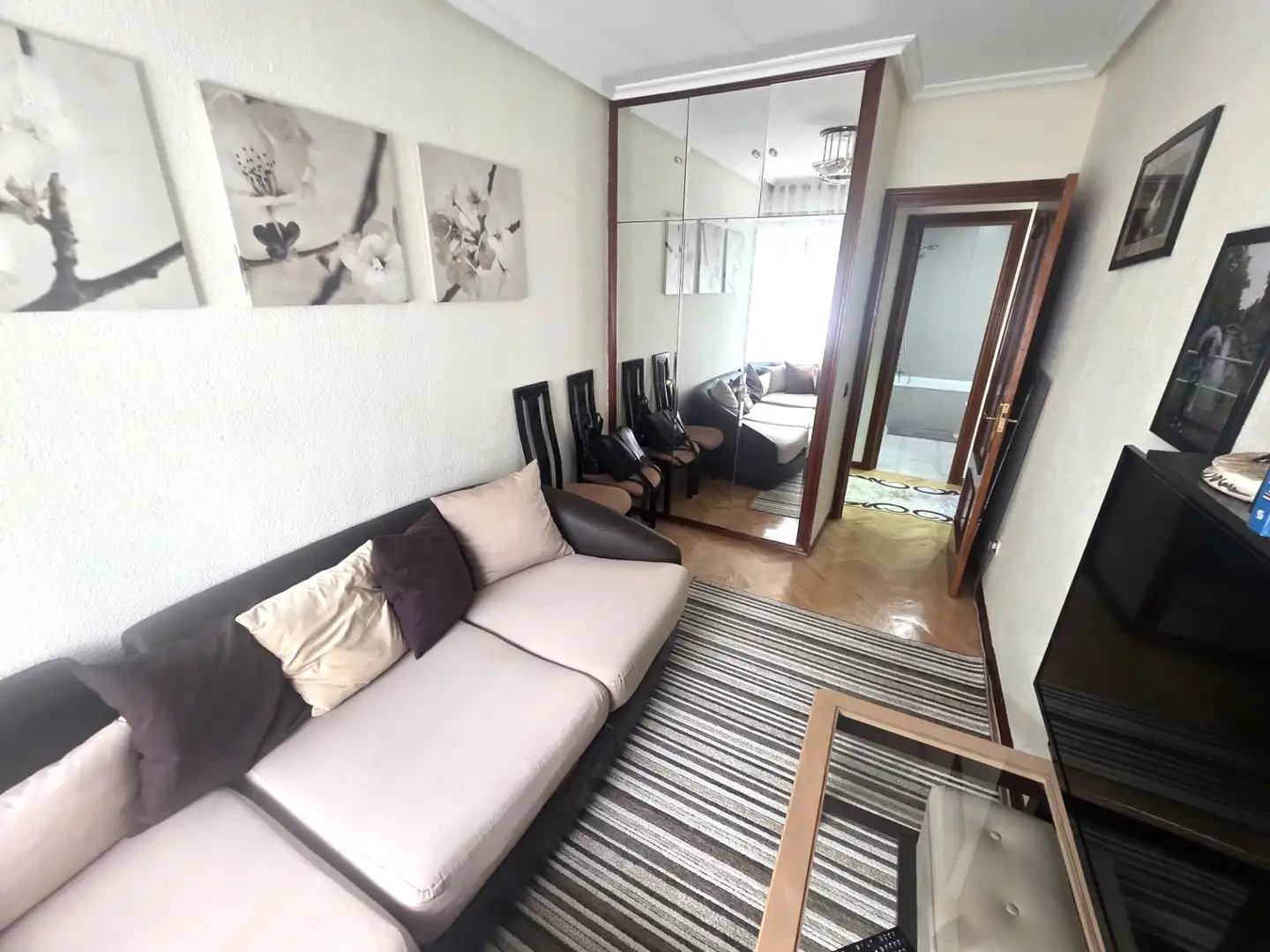 Living room of Flat for sale in Madrid  with Air Conditioner, Heating and Parquet flooring