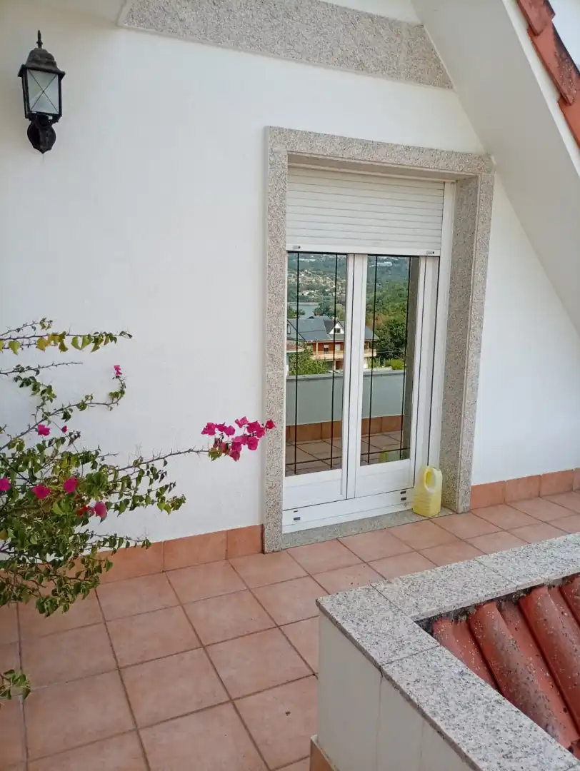 Terrassa de Casa o xalet en venda en Ourense Capital  amb Calefacció, Jardí privat i Parquet
