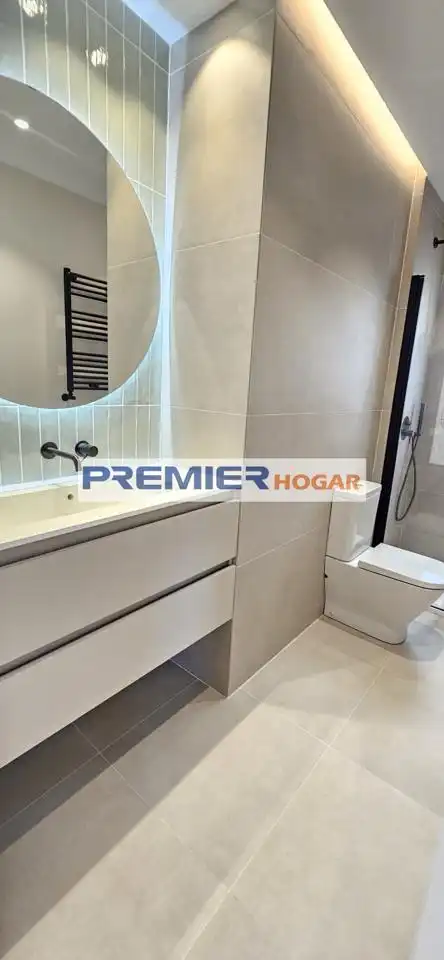 Bathroom of Flat for sale in Madrid  with Air Conditioner, Heating and Terrace
