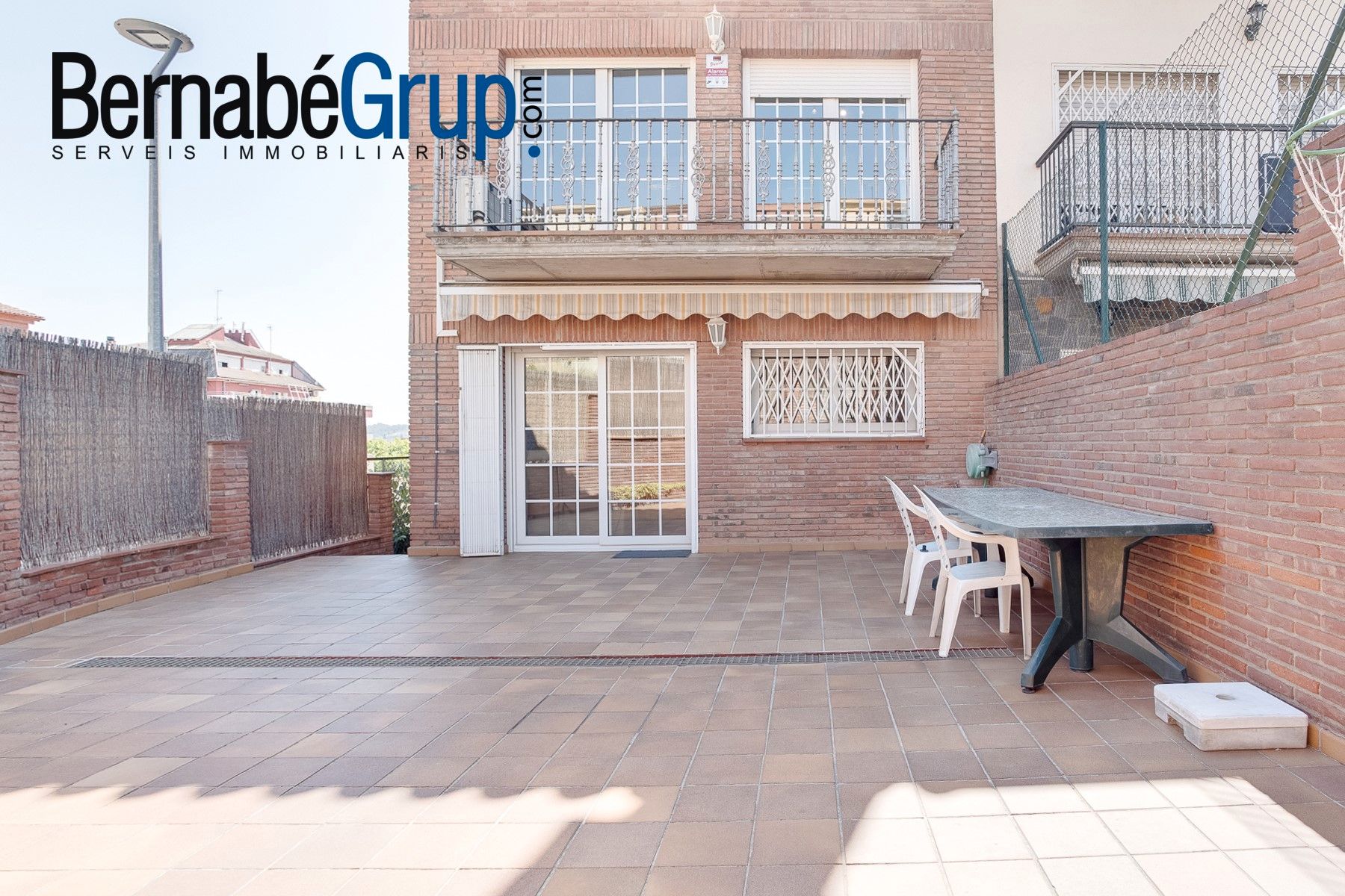 Jardí de Casa adosada en venda en Canovelles amb Aire condicionat, Calefacció i Jardí privat