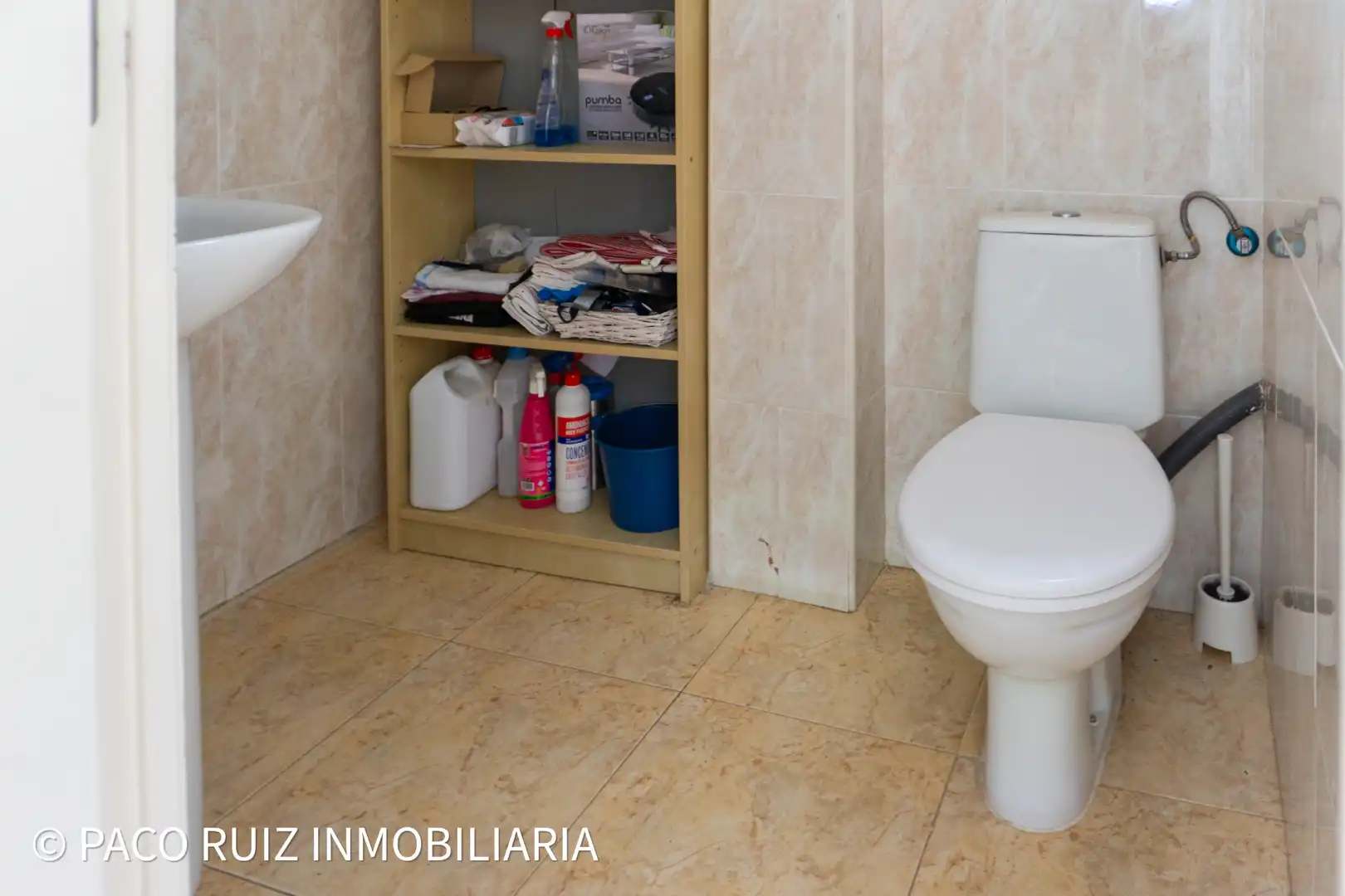 Bany de Local en venda en Almería amb Aire condicionat i Moblat