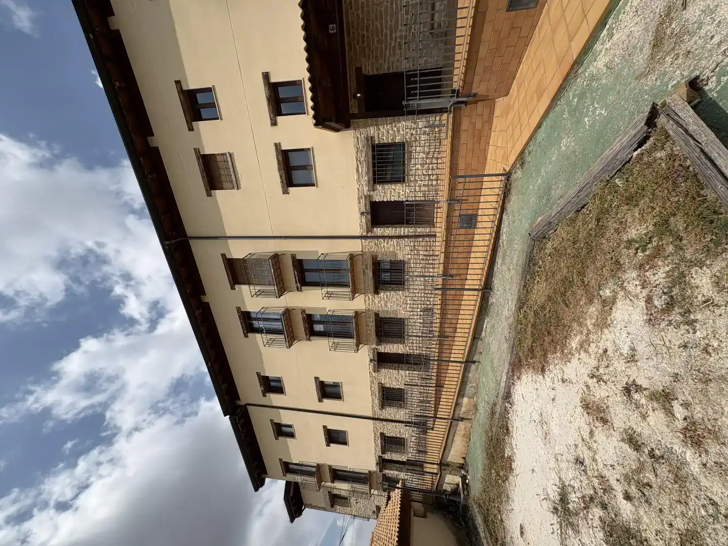 Vista exterior de Pis en venda en Aguilar del Alfambra amb Aire condicionat i Balcó