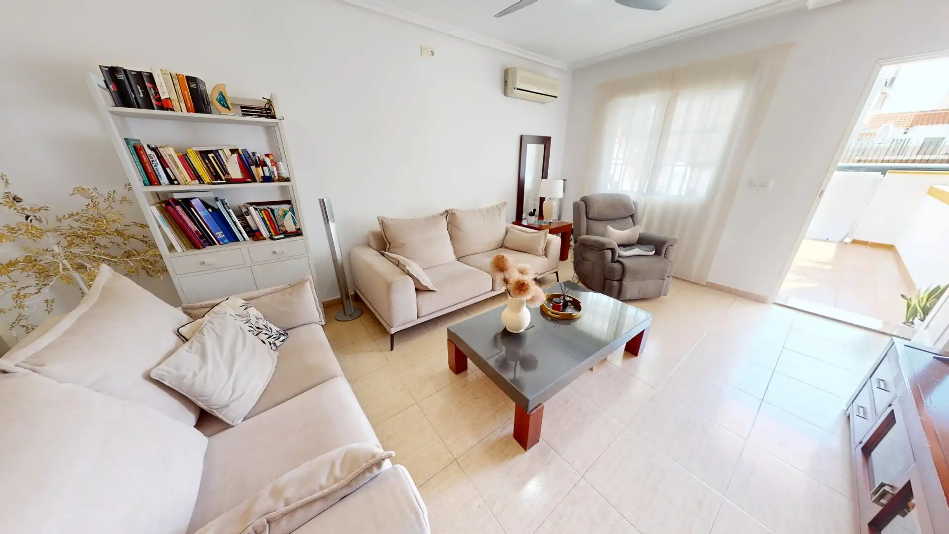Sala d'estar de Casa o xalet en venda en Los Alcázares amb Aire condicionat, Terrassa i Traster