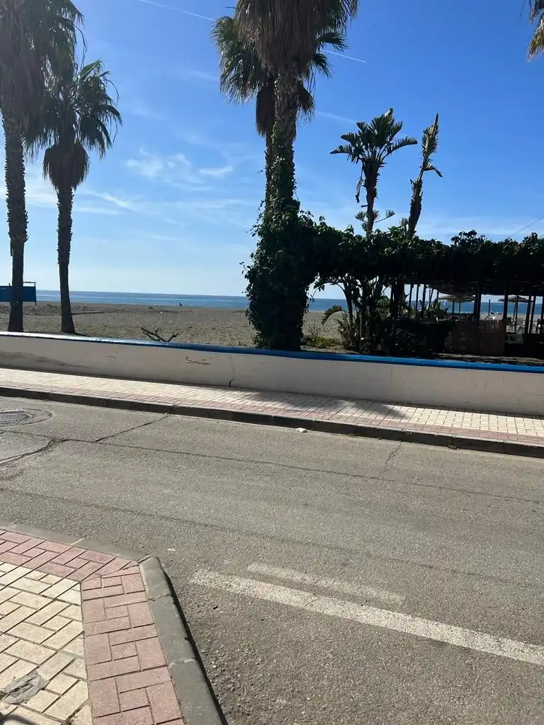 Vista exterior de Casa o xalet en venda en Vélez-Málaga amb Aire condicionat, Terrassa i Traster
