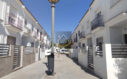 Vista exterior de Casa adosada en venda en Cartaya amb Terrassa