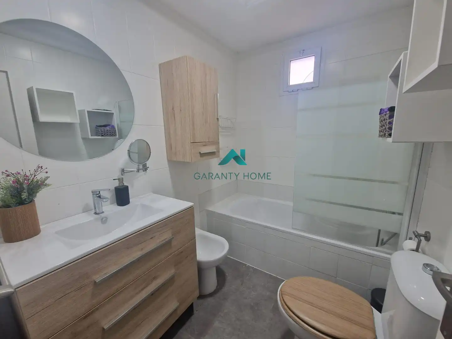 Badezimmer von Einfamilien-Reihenhaus zum Verkauf in Jerez de la Frontera mit Klimaanlage und Terrasse
