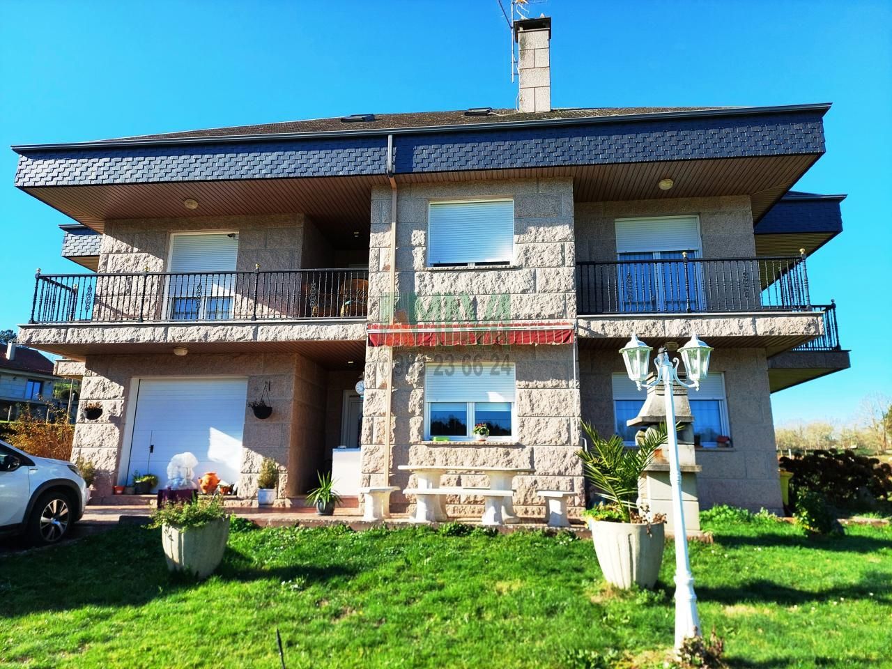 Exterior view of House or chalet for sale in San Cibrao das Viñas  with Heating, Private garden and Parquet flooring