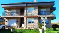 Vista exterior de Casa o xalet en venda en San Cibrao das Viñas amb Calefacció, Jardí privat i Parquet