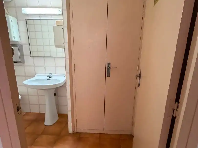 Baño de Local de alquiler en Vilanova de la Barca con Aire acondicionado, Calefacción y Amueblado
