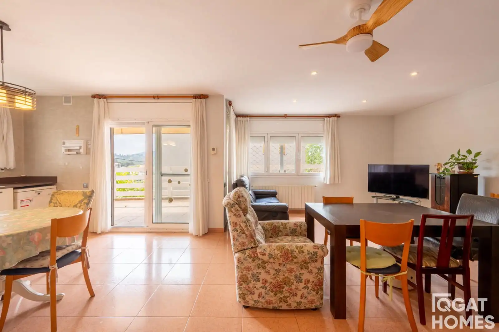 Sala d'estar de Casa o xalet en venda en Sant Cugat del Vallès amb Calefacció, Terrassa i Piscina