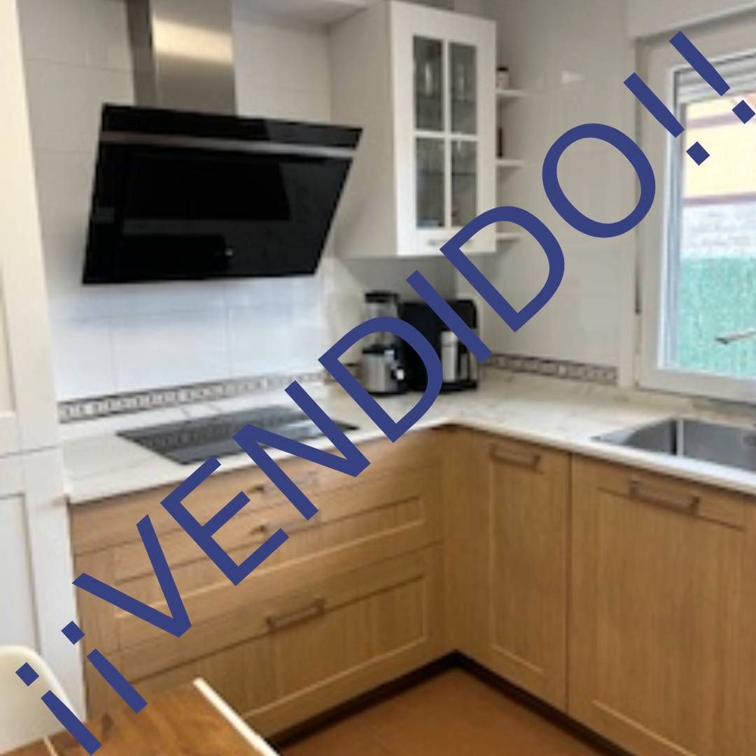Cuina de Casa o xalet en venda en Meruelo amb Aire condicionat, Calefacció i Jardí privat