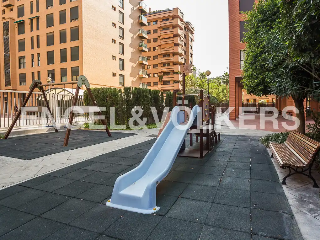 Vista exterior de Pis de lloguer en Valencia amb Calefacció, Moblat i Balcó