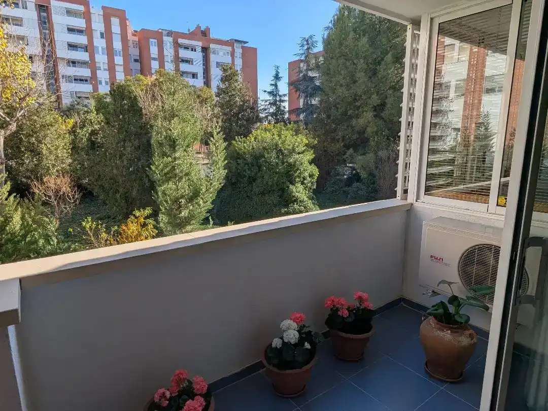 Terrassa de Pis en venda en Sant Joan Despí amb Aire condicionat i Balcó