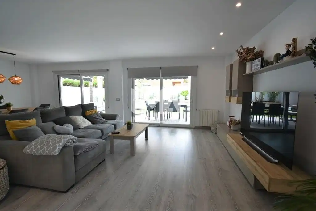 Sala d'estar de Casa o xalet de lloguer en L'Eliana amb Aire condicionat, Calefacció i Jardí privat