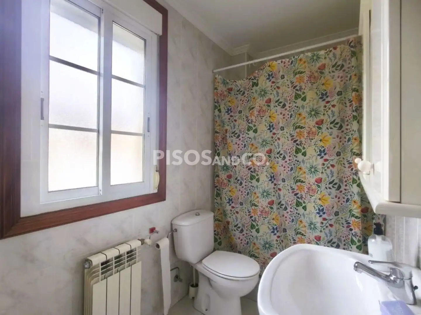 Bany de Casa o xalet en venda en Abegondo amb Calefacció, Terrassa i Piscina