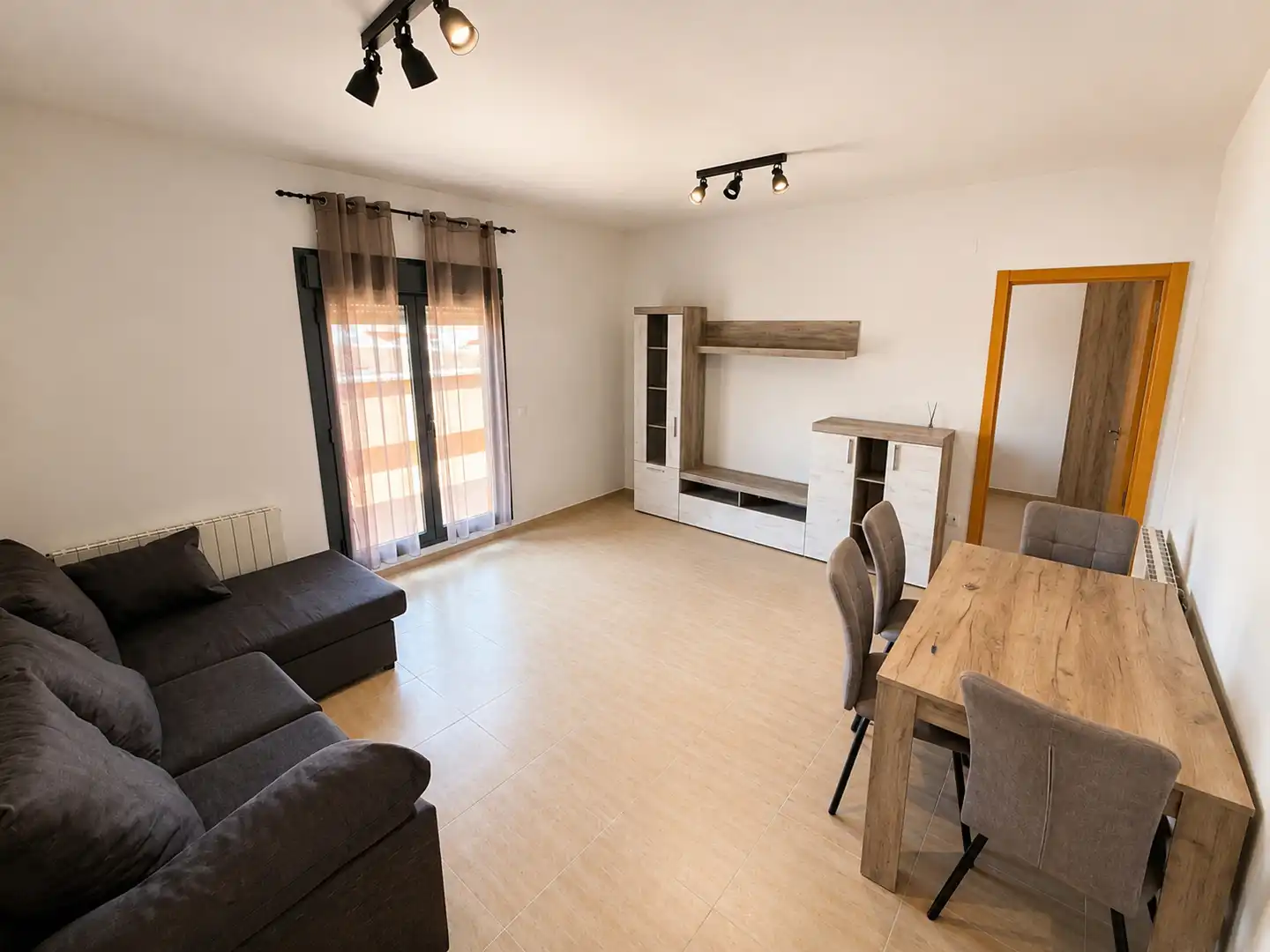 Sala d'estar de Àtic en venda en Tomelloso amb Terrassa i Moblat